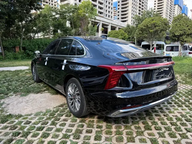 Hongqi H5 — Фото автомобиля 15