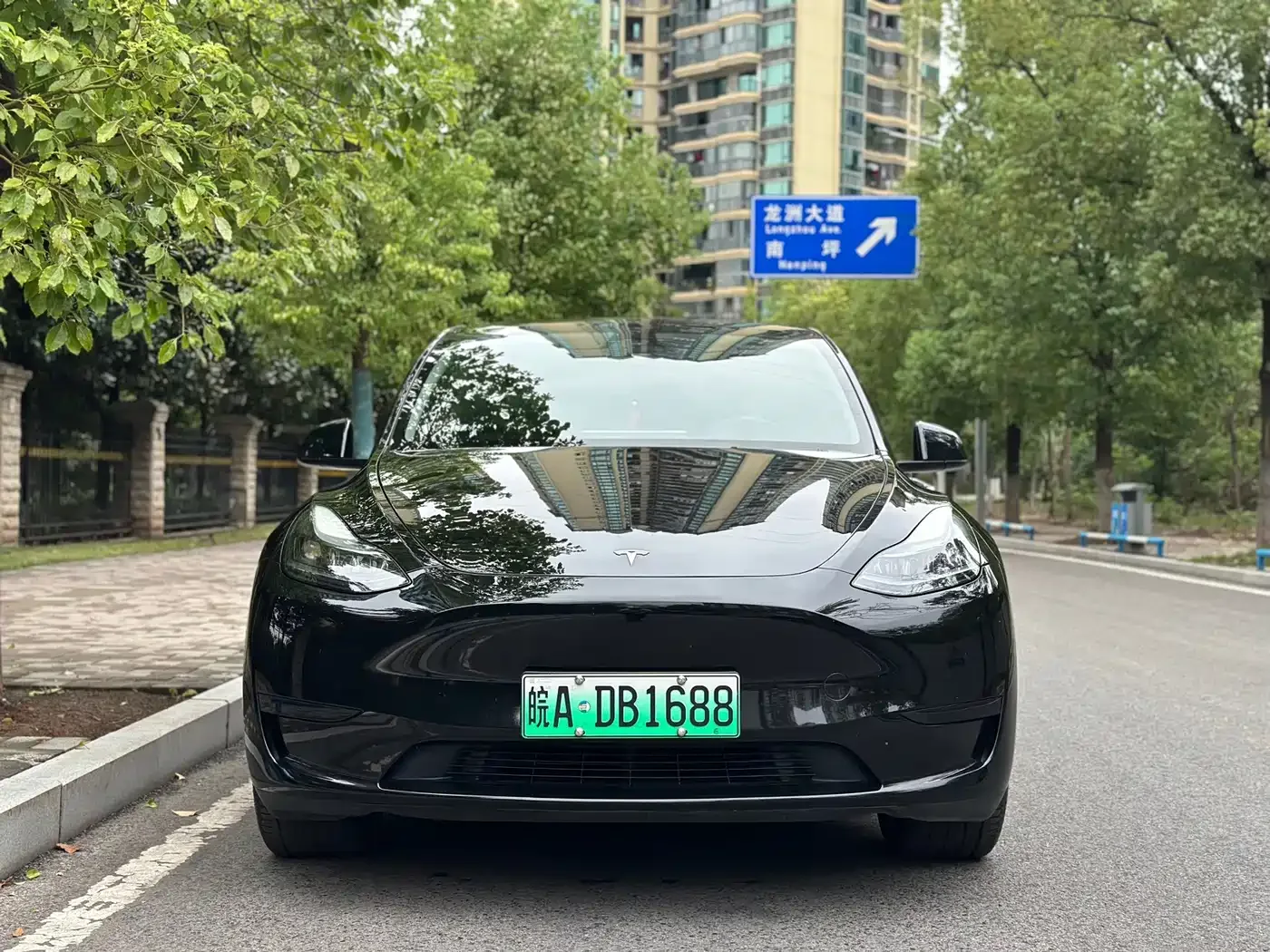 Tesla Model Y 2024 Rear-Wheel Drive Version — Фото автомобиля 3