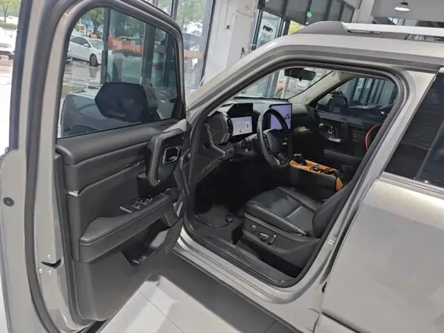 Haval Haval Second-Generation Big Dog New Energy 2023 DHT-PHEV 105km Trend Electric Edition — Фото автомобиля 15