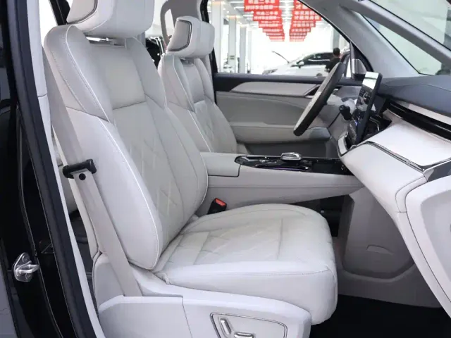 Volvo Volvo EM90 2025 Ultra Six-Seater — Фото автомобиля 21