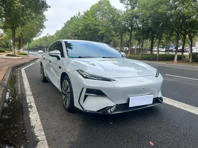 Geely Galaxy E8 — Фото автомобиля 3
