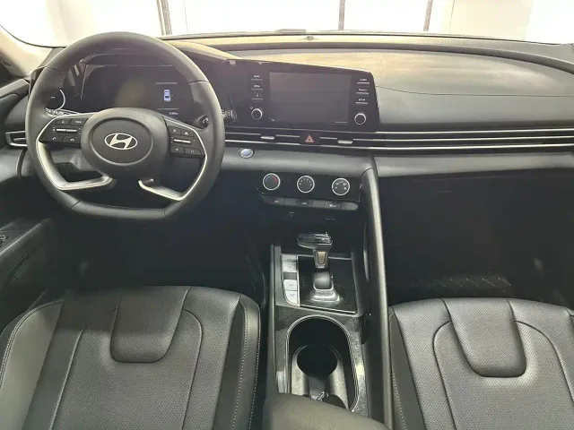 Hyundai Elantra — Фото автомобиля 15