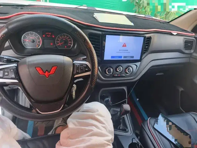 Wuling Hongguang V — Фото автомобиля 9