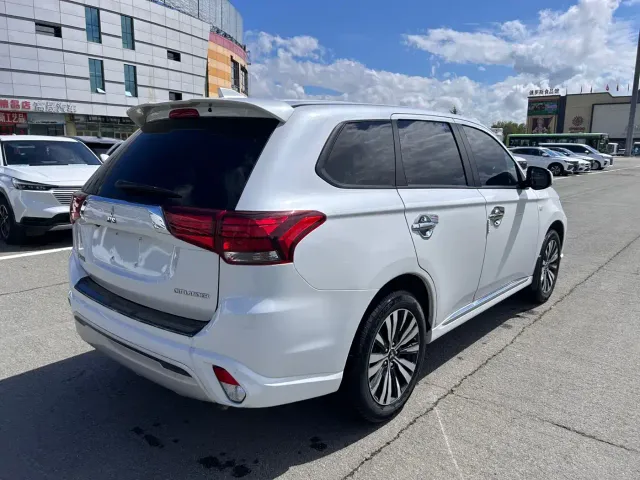 Mitsubishi Outlander — Фото автомобиля 10