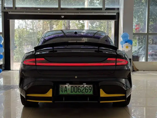 Xiaomi SU7 — Фото автомобиля 9