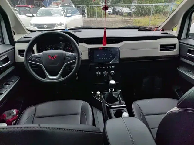 Wuling Hongguang Plus — Фото автомобиля 9