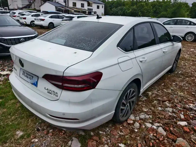 Volkswagen Lavida — Фото автомобиля 3