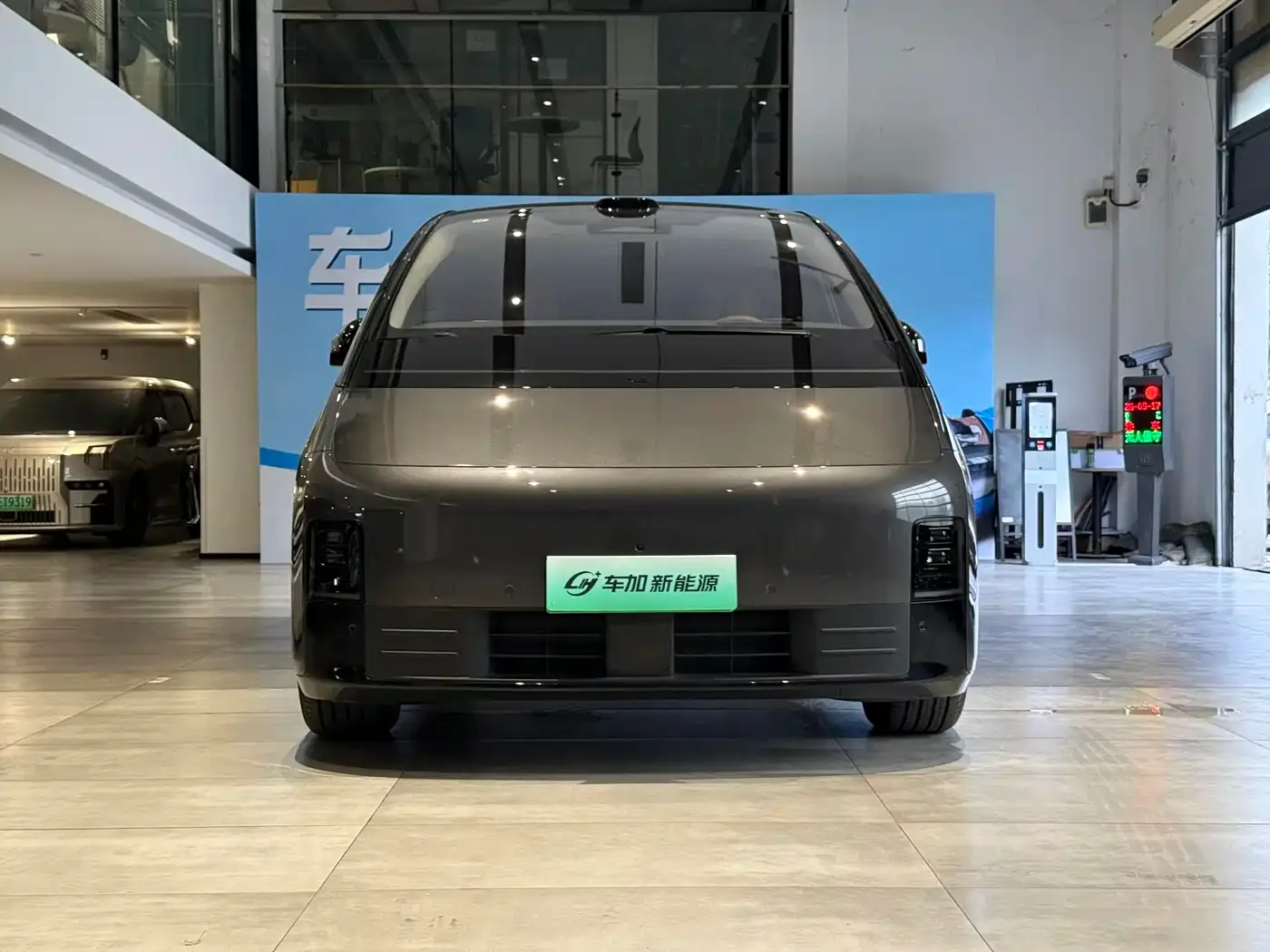 Li Auto Li Auto MEGA 2025 Model Home Family Special Edition — Фото автомобиля 2