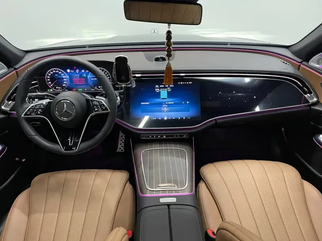 Mercedes-Benz E-Class — Фото автомобиля 4