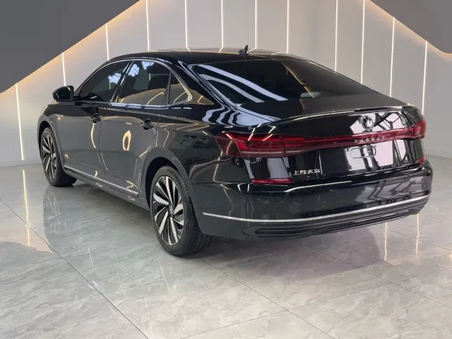 Volkswagen Passat — Фото автомобиля 10