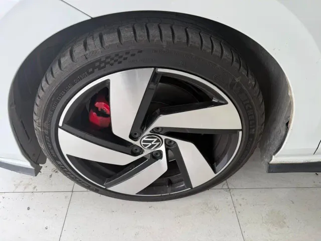 Volkswagen Golf GTI 2021 380TSI DSG GTI — Фото автомобиля 5