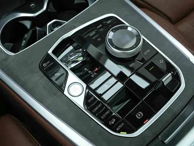 BMW X7 — Фото автомобиля 10