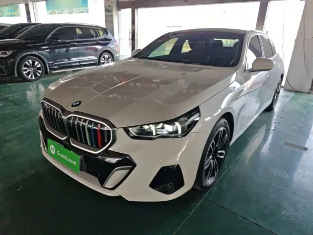 Фотография автомобиля — BMW 5 Series