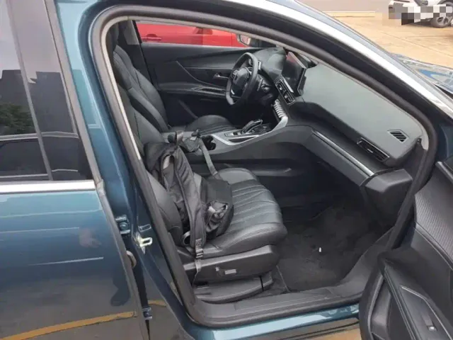 Peugeot 5008 — Фото автомобиля 24