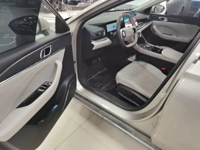 Geely Galaxy Stellar 6 — Фото автомобиля 15