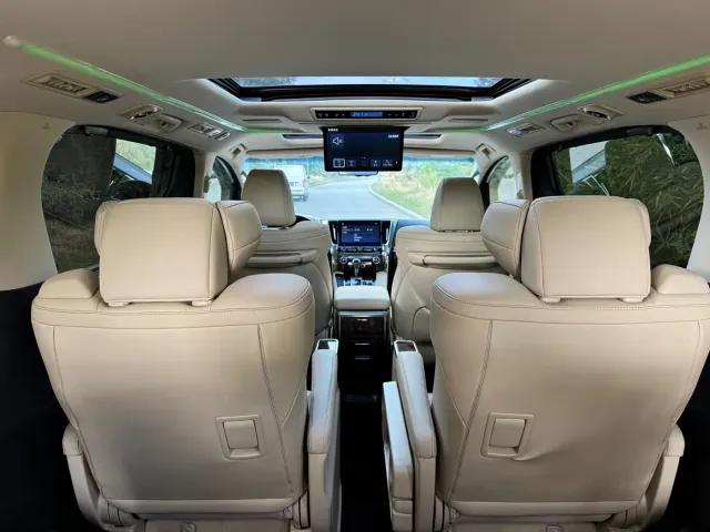 Toyota Alphard — Фото автомобиля 10