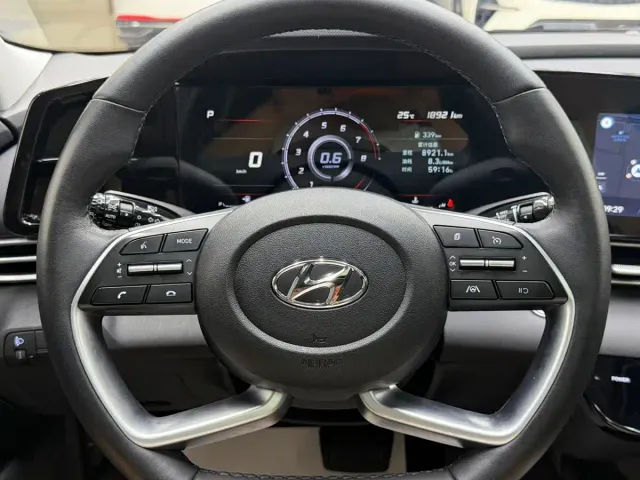 Hyundai Elantra — Фото автомобиля 16