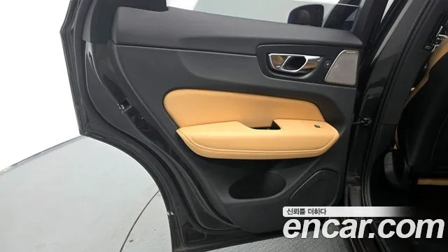 Вольво XC60 — Фото автомобиля 23