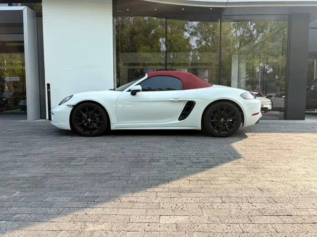 Porsche 718 — Фото автомобиля 2