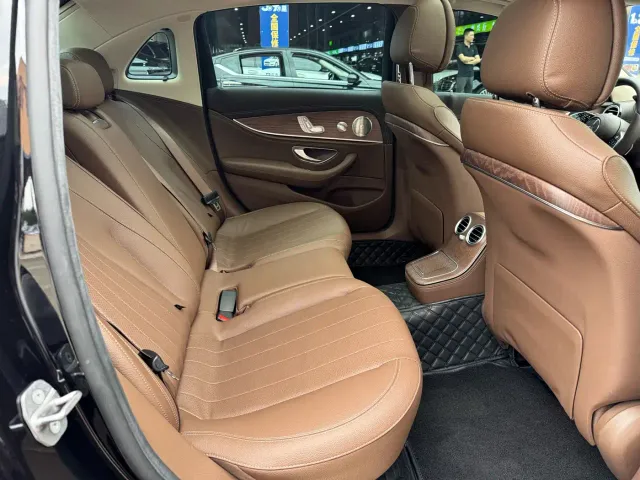Mercedes-Benz E-Class — Фото автомобиля 9