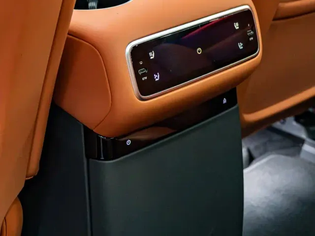 Li Auto L8 — Фото автомобиля 15