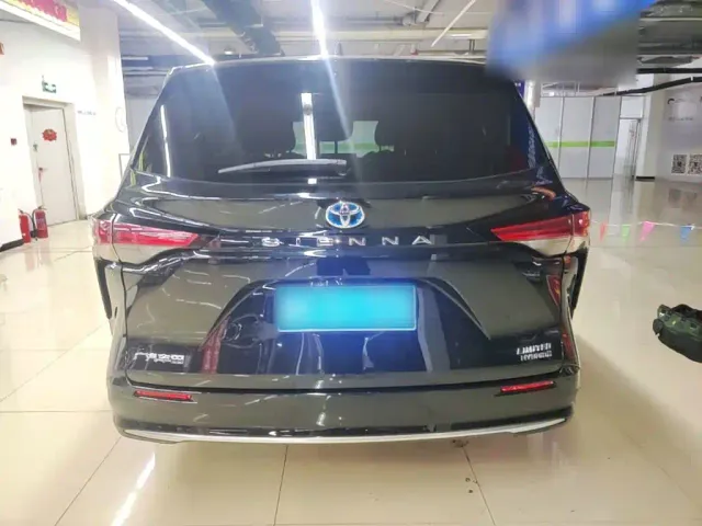 Toyota Sienna — Фото автомобиля 5
