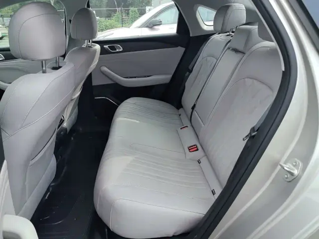 Geely Galaxy Stellar 6 — Фото автомобиля 13