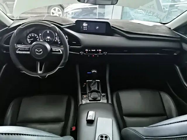 Mazda Axela — Фото автомобиля 9