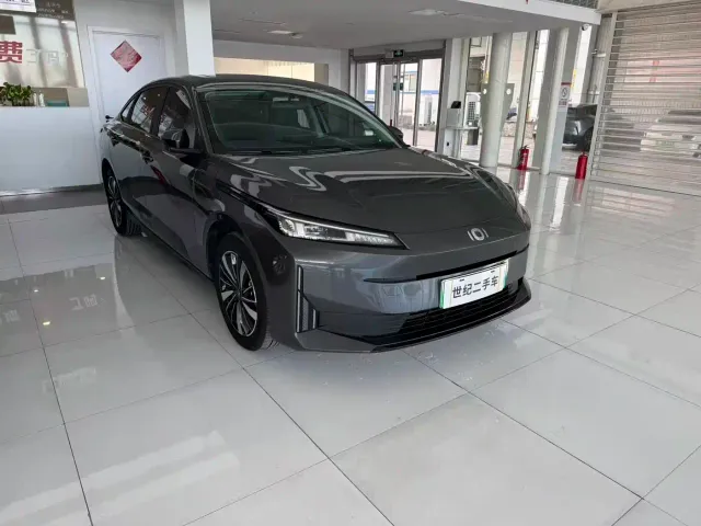 Changan Qiyuan A05 — Фото автомобиля 3