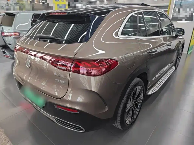 Mercedes-Benz EQE SUV — Фото автомобиля 6