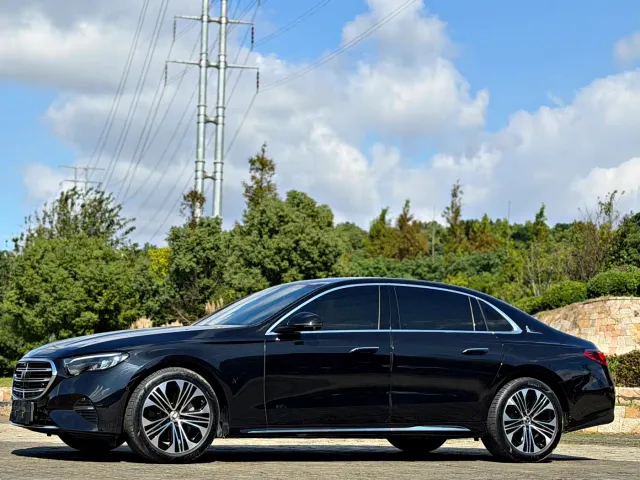 Mercedes-Benz E-Class — Фото автомобиля 17