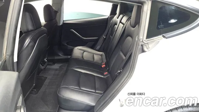 Tesla Model 3 — Фото автомобиля 17