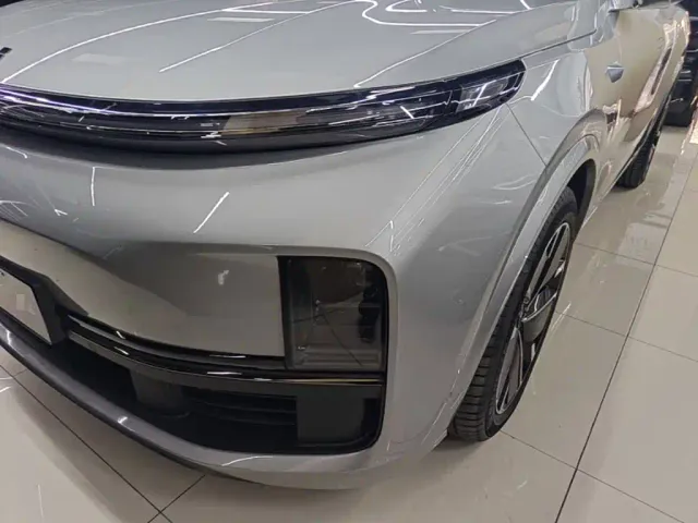 Li Auto L8 — Фото автомобиля 23