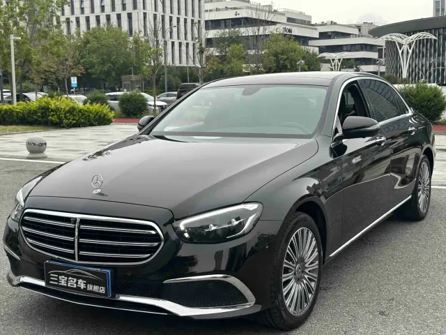 Фотография автомобиля — Mercedes-Benz E-Class