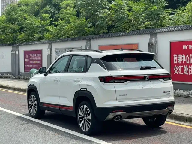 Changan CS35 Plus — Фото автомобиля 4