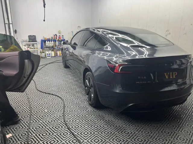 Tesla Model 3 — Фото автомобиля 7