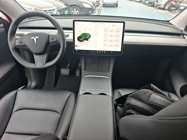 Tesla Model Y — Фото автомобиля 9