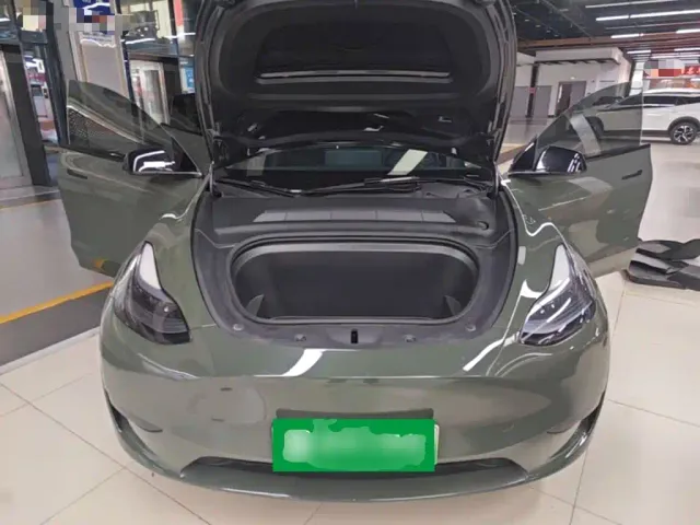 Tesla Model Y — Фото автомобиля 19