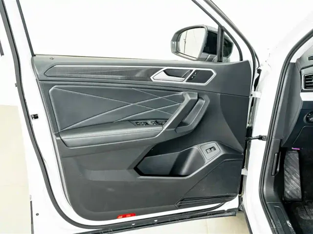 Volkswagen Tiguan L — Фото автомобиля 16