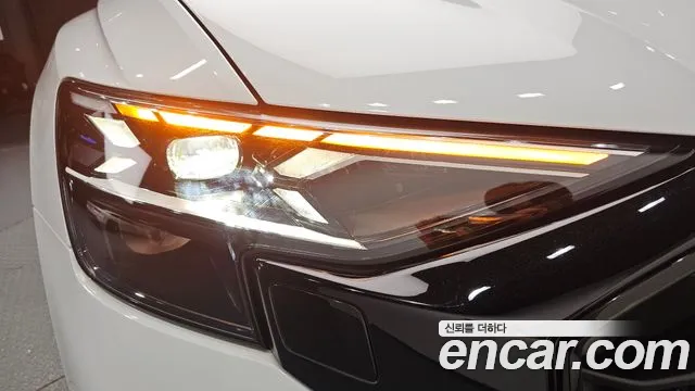 Audi Q8 55 TFSI quattro Premium — Фото автомобиля 17