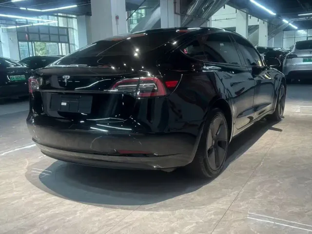 Tesla Model 3 — Фото автомобиля 7