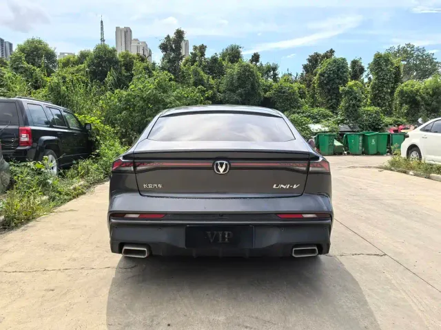 Changan UNI-V — Фото автомобиля 10