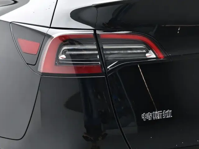 Tesla Model Y — Фото автомобиля 7