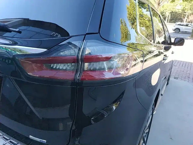 Ford Edge — Фото автомобиля 7