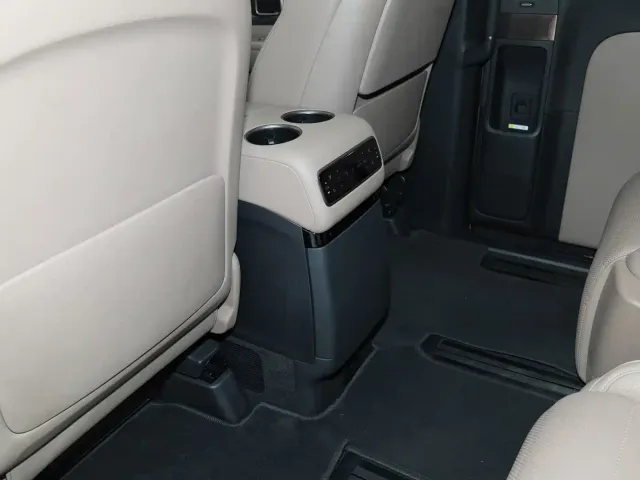 Li Auto MEGA — Фото автомобиля 12