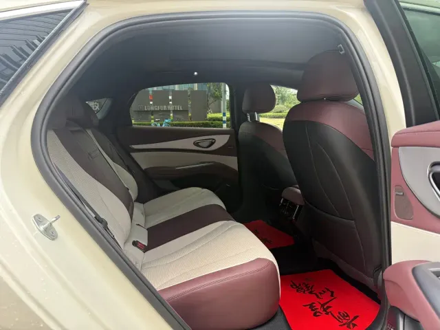 BYD Seal 07 DM-i — Фото автомобиля 9