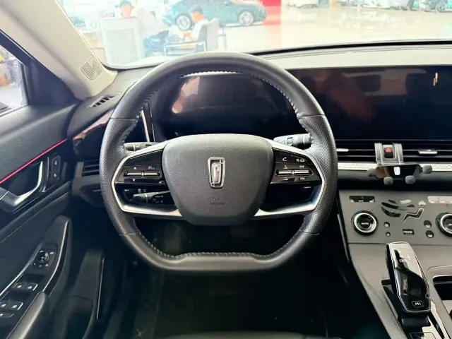 Bestune B70 — Фото автомобиля 6