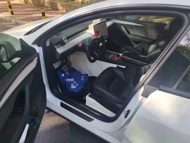 Tesla Model Y — Фото автомобиля 17