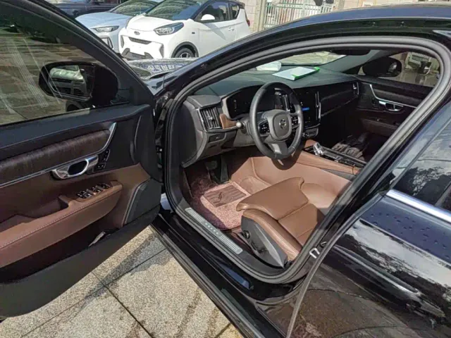 Volvo S90 — Фото автомобиля 15