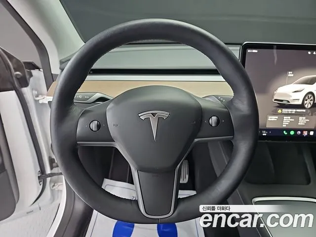 Tesla Model Y — Фото автомобиля 12